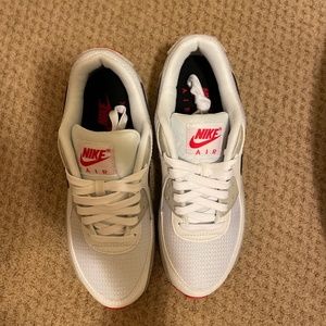 NEW Nike Women’s Air Max 90